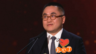 两个少妇撅着屁股做爰